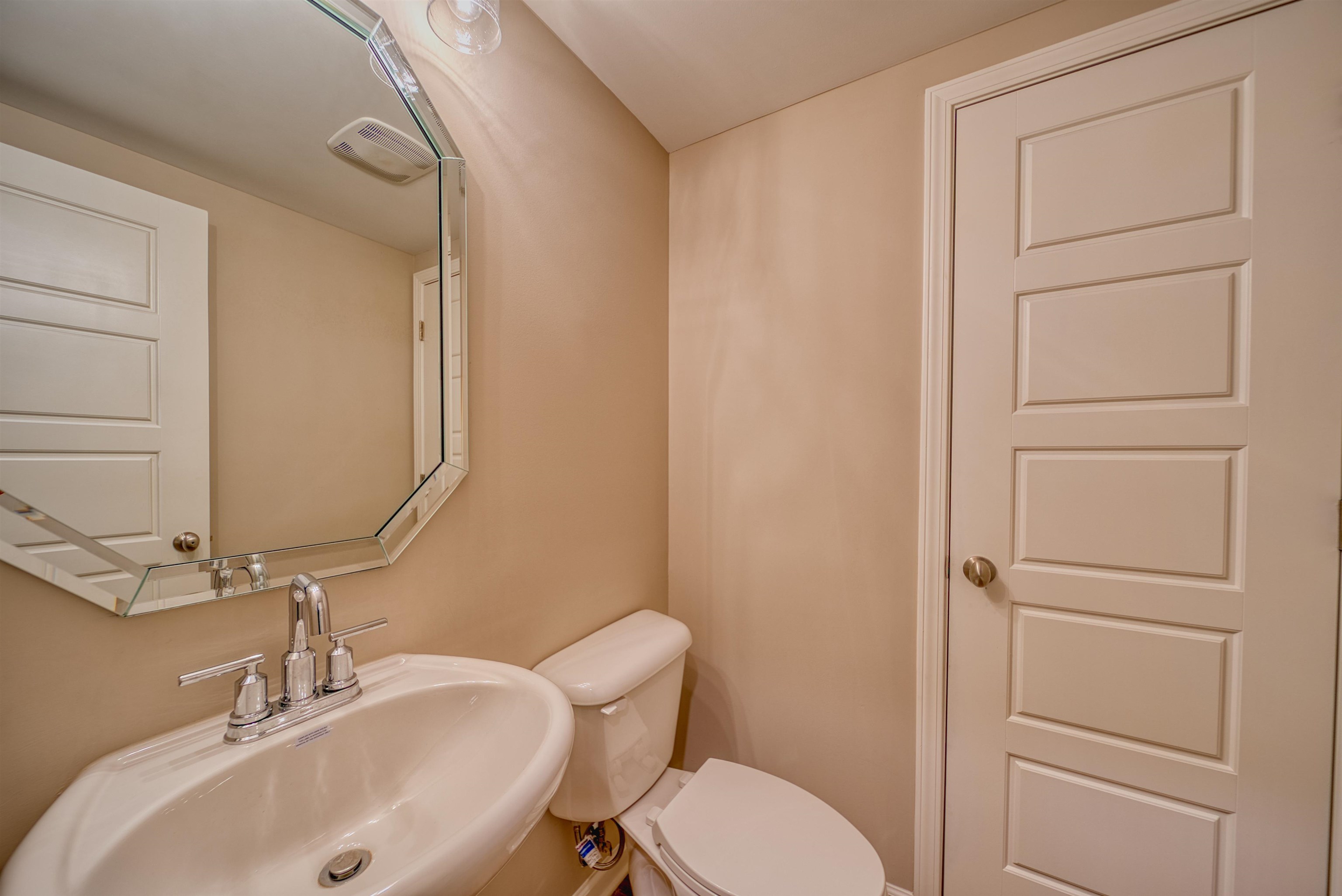 296 East Washington Avenue Covington, TN 38019 - Photo 14 of 38 a bathroom with a sink toilet and vanity
