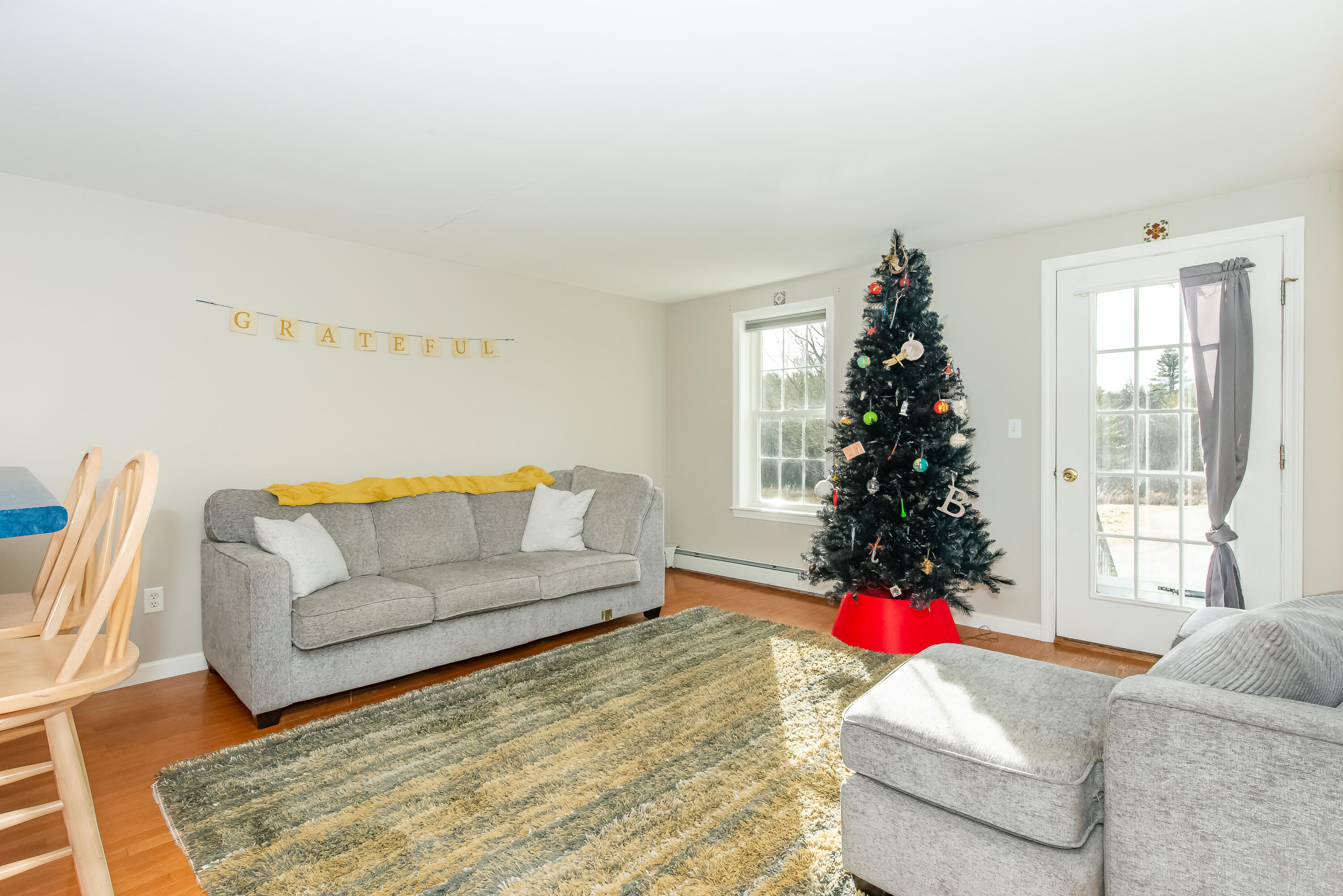 24 Elizabeth Road, Unit 24 South Berwick, ME 03908 - Photo 3 of 28 Living Room