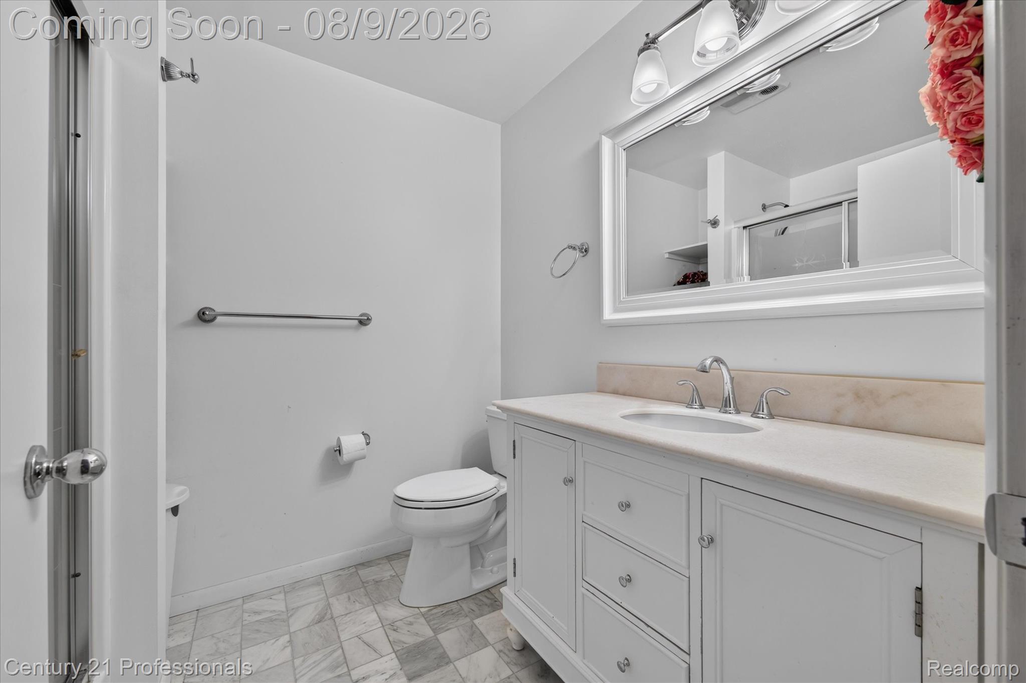 3425 McClure Road Troy, MI 48084 - Photo 16 of 34 full bathroom with shower