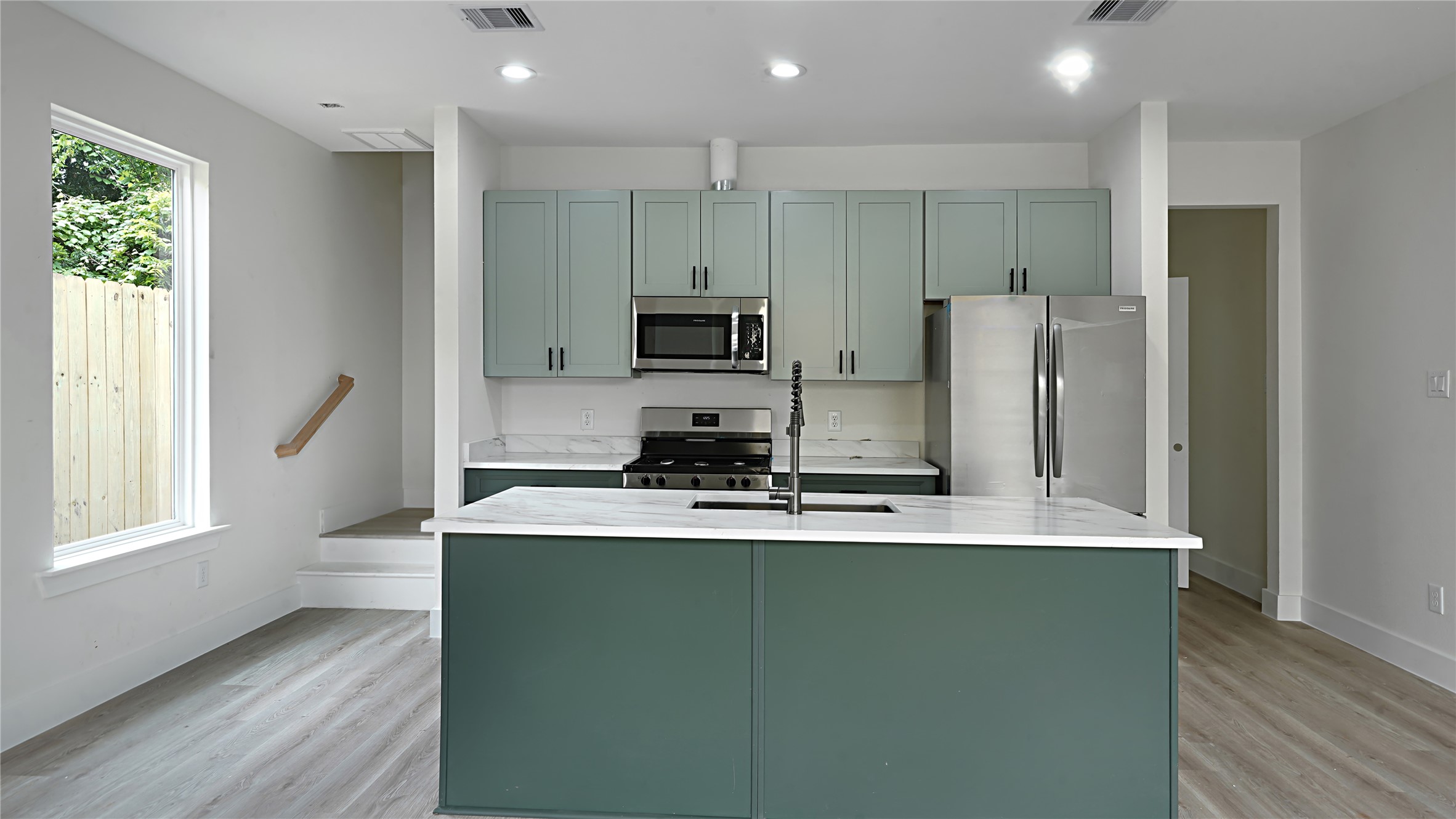 1313 Knight Street, Unit 1 Houston, TX 77022 - Photo 5 of 13