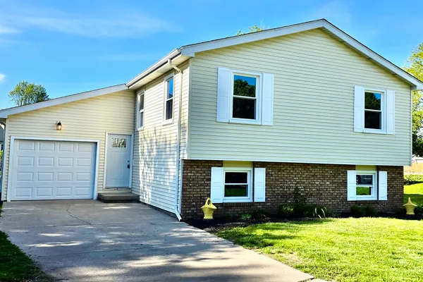 $249,900 | 2602 Kapok Drive, Bloomington, IL 61704