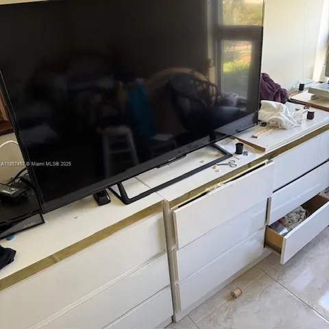 a close view of sink and tap