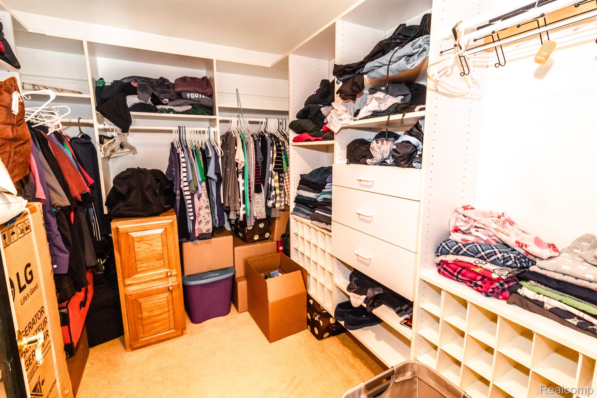 324 Hillview Street Rochester, MI 48306 - Photo 15 of 51 Primary closet