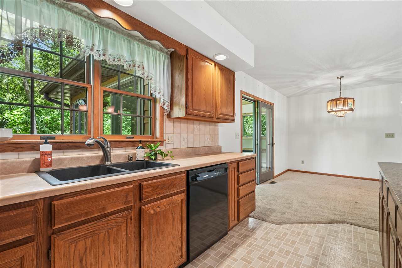 4084 Crestview Road Northeast Solon, IA 52333 - Photo 10 of 41 Gallery Image 10