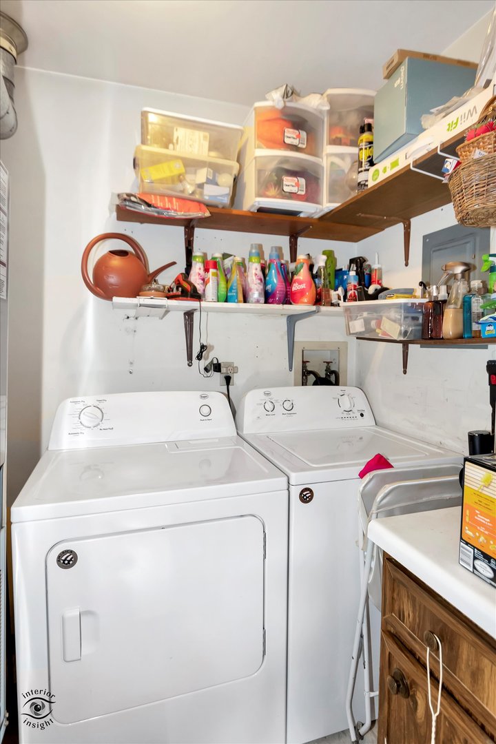605 Ridge Street Wilmington, IL 60481 - Photo 17 of 26 a utility room with dryer and washer