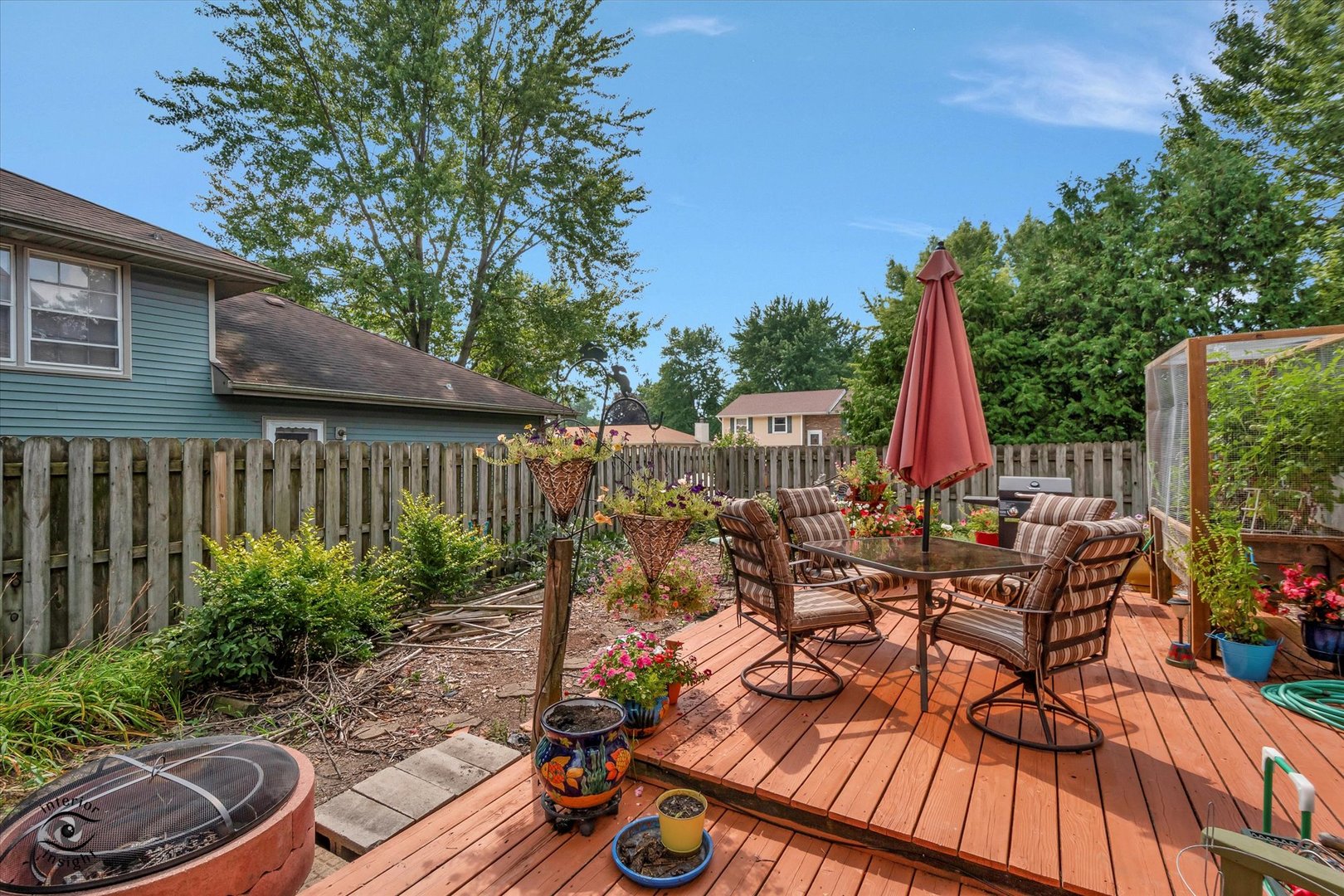 605 Ridge Street Wilmington, IL 60481 - Photo 6 of 26 a view of a chair and tables in the patio