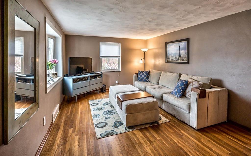 806 Vilsack Road Glenshaw, PA 15116 - Photo 3 of 21 Gallery Image 3