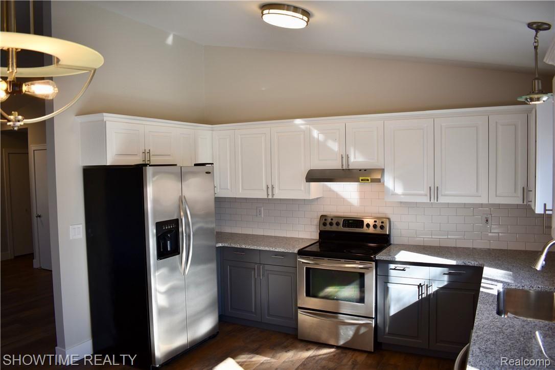 3065 York Road Rochester, MI 48309 - Photo 12 of 46 fullsizeoutput_6fc.jpeg