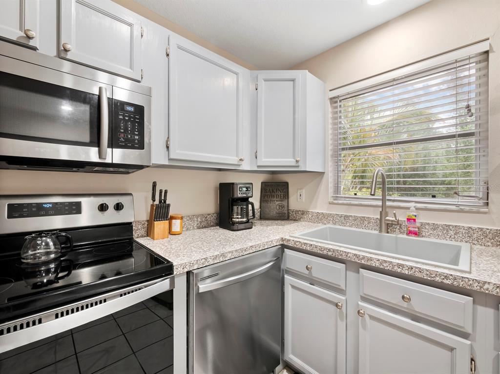 109 Shore Road Nokomis, FL 34275 - Photo 4 of 51