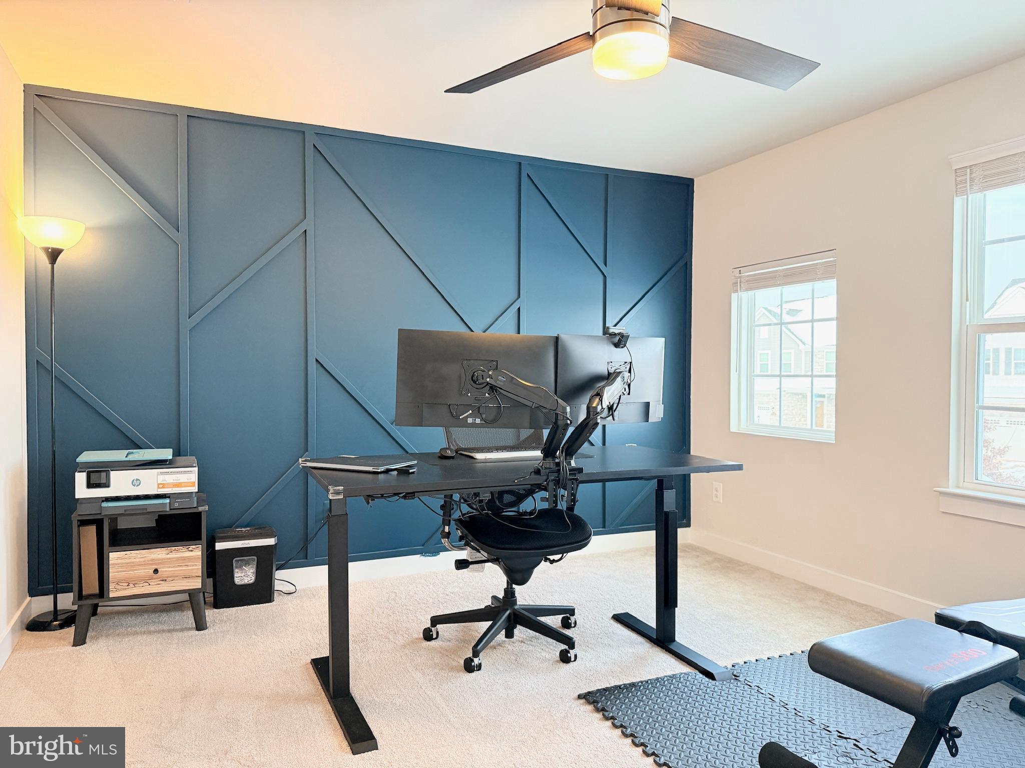 11360 Wheeler Ridge Drive Manassas, VA 20109 - Photo 21 of 32 Modern workspace with stylish accents.