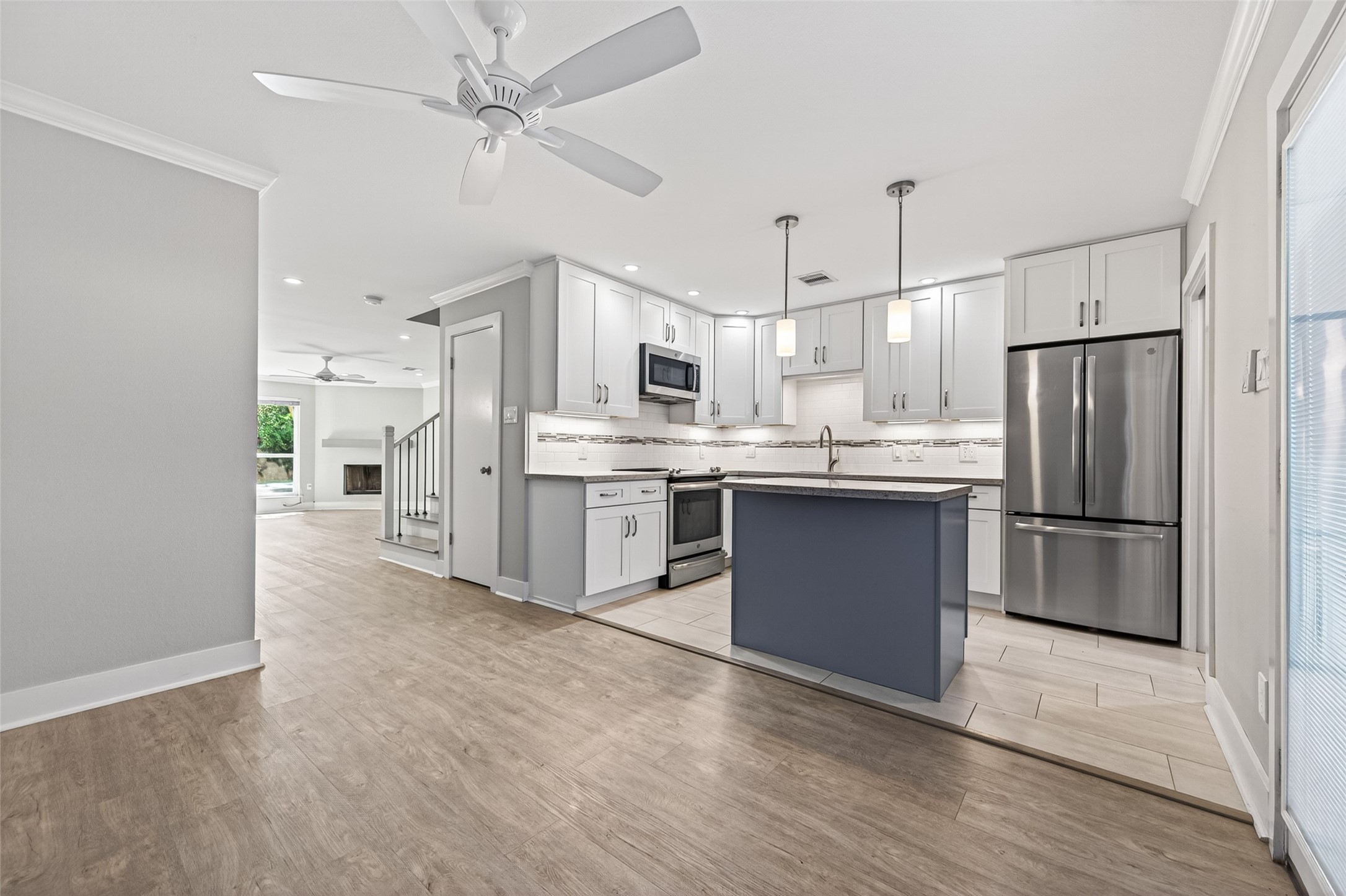 1805 Witte Road, Unit 3 Houston, TX 77080 - Photo 10 of 33 a kitchen with stainless steel appliances a refrigerator and a stove top oven