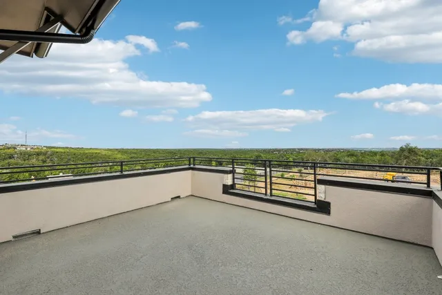 a view of terrace with city view