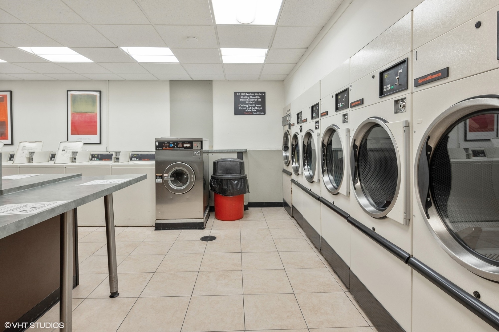 5701 North Sheridan Road, Unit 20J Chicago, IL 60660 - Photo 24 of 25 a utility room with sink dryer and washer