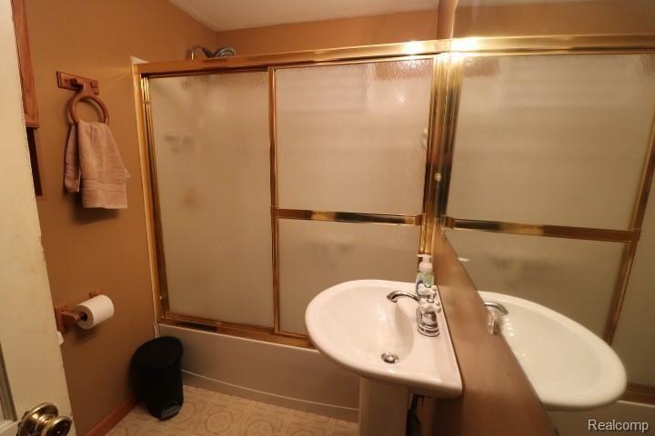 4149 Van Slyke Road Flint, MI 48507 - Photo 11 of 18 IMG_5076.JPG