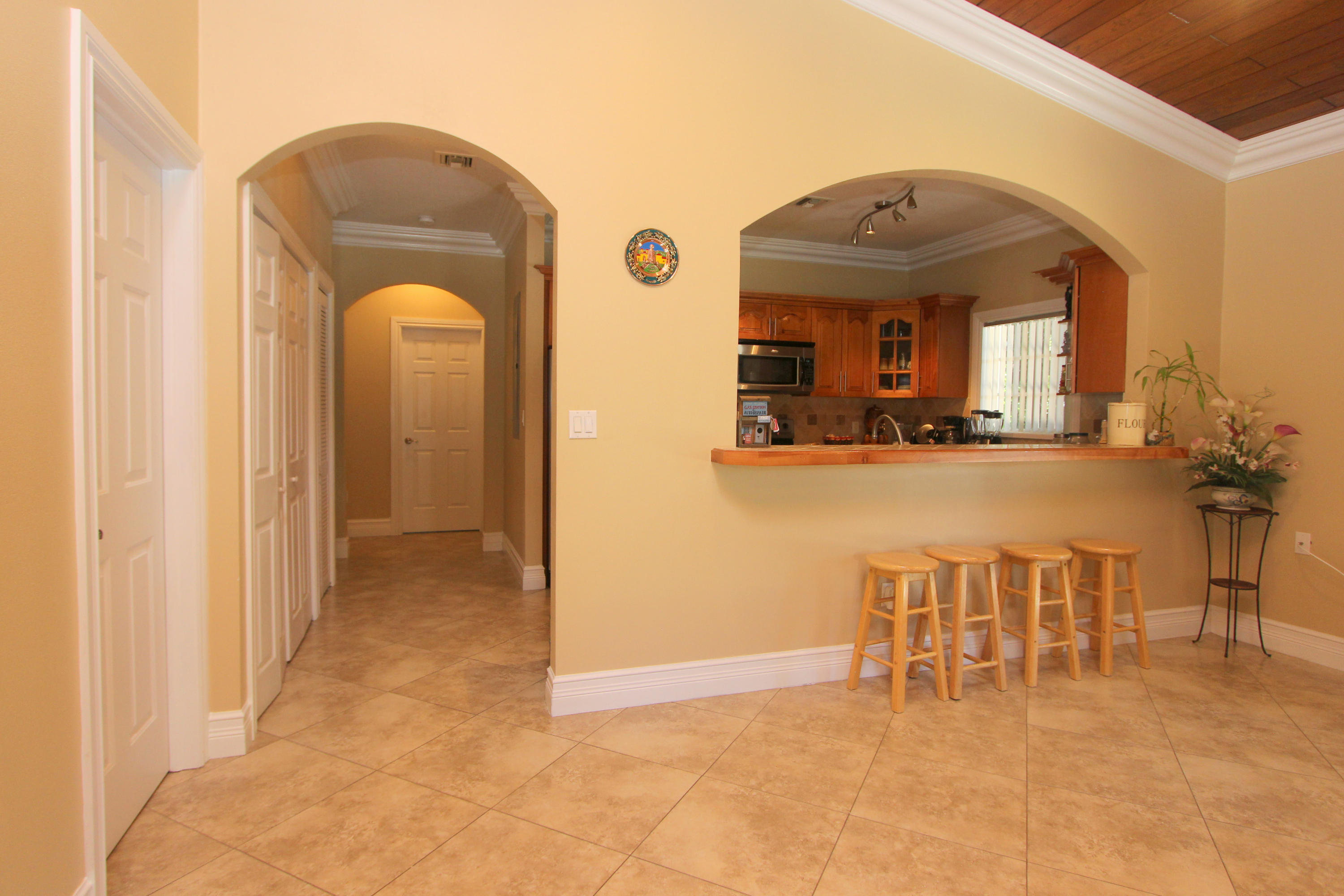 715 Barcelona Road Key Largo, FL 33037 - Photo 11 of 26 Kitchen/Hallway