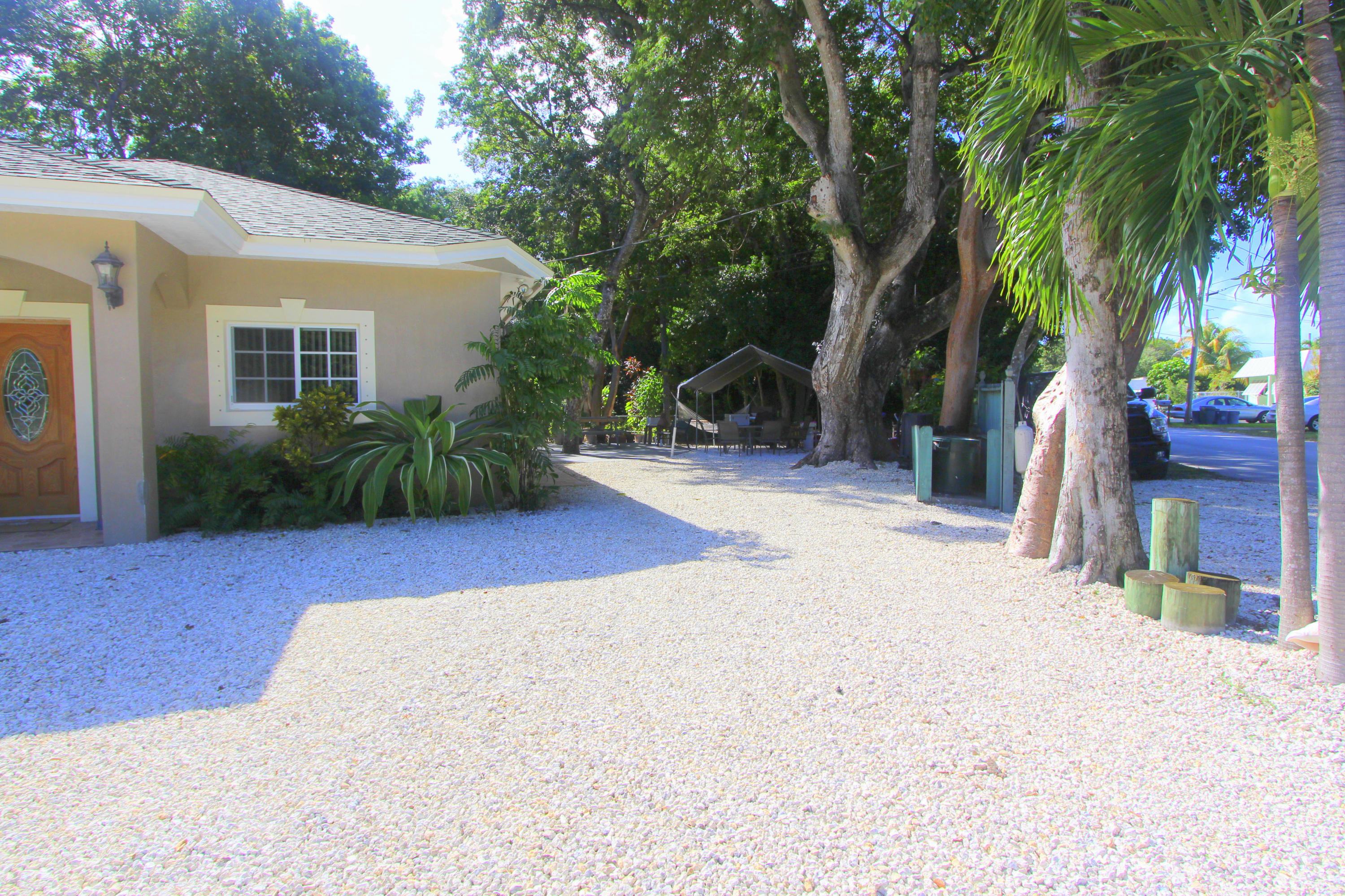 715 Barcelona Road Key Largo, FL 33037 - Photo 21 of 26 Side 1 W