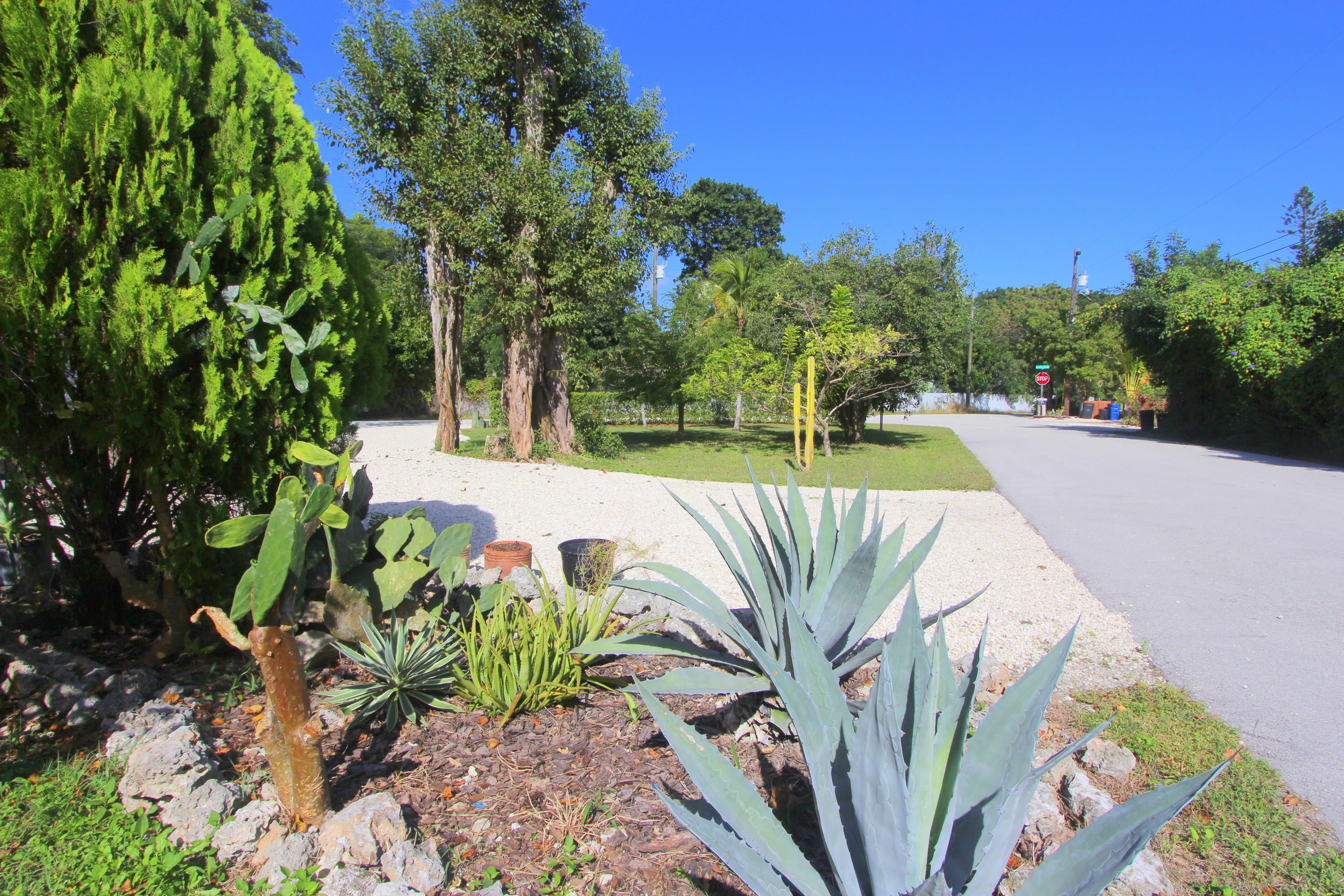 715 Barcelona Road Key Largo, FL 33037 - Photo 24 of 26 Side 4 E