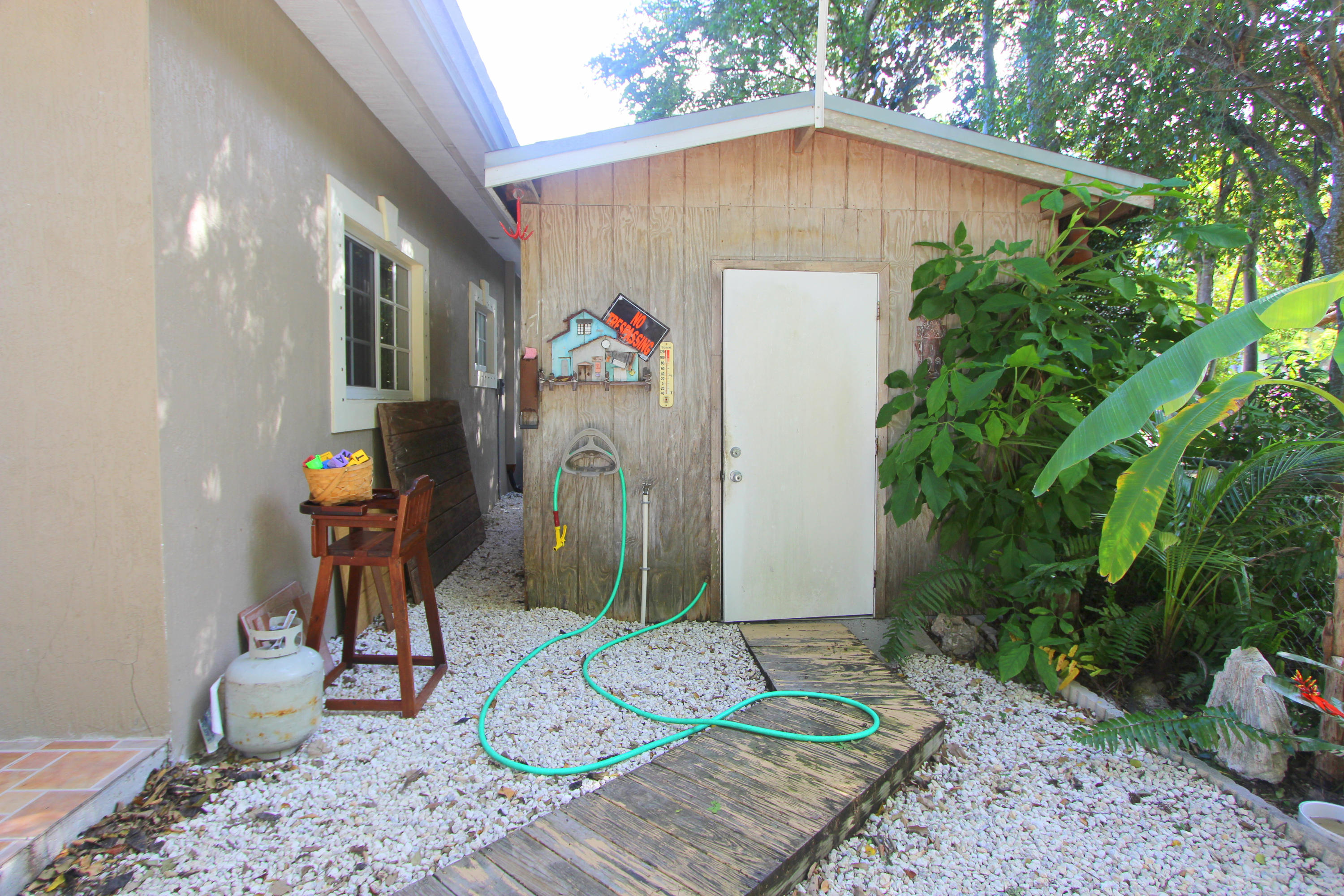 715 Barcelona Road Key Largo, FL 33037 - Photo 25 of 26 Rear