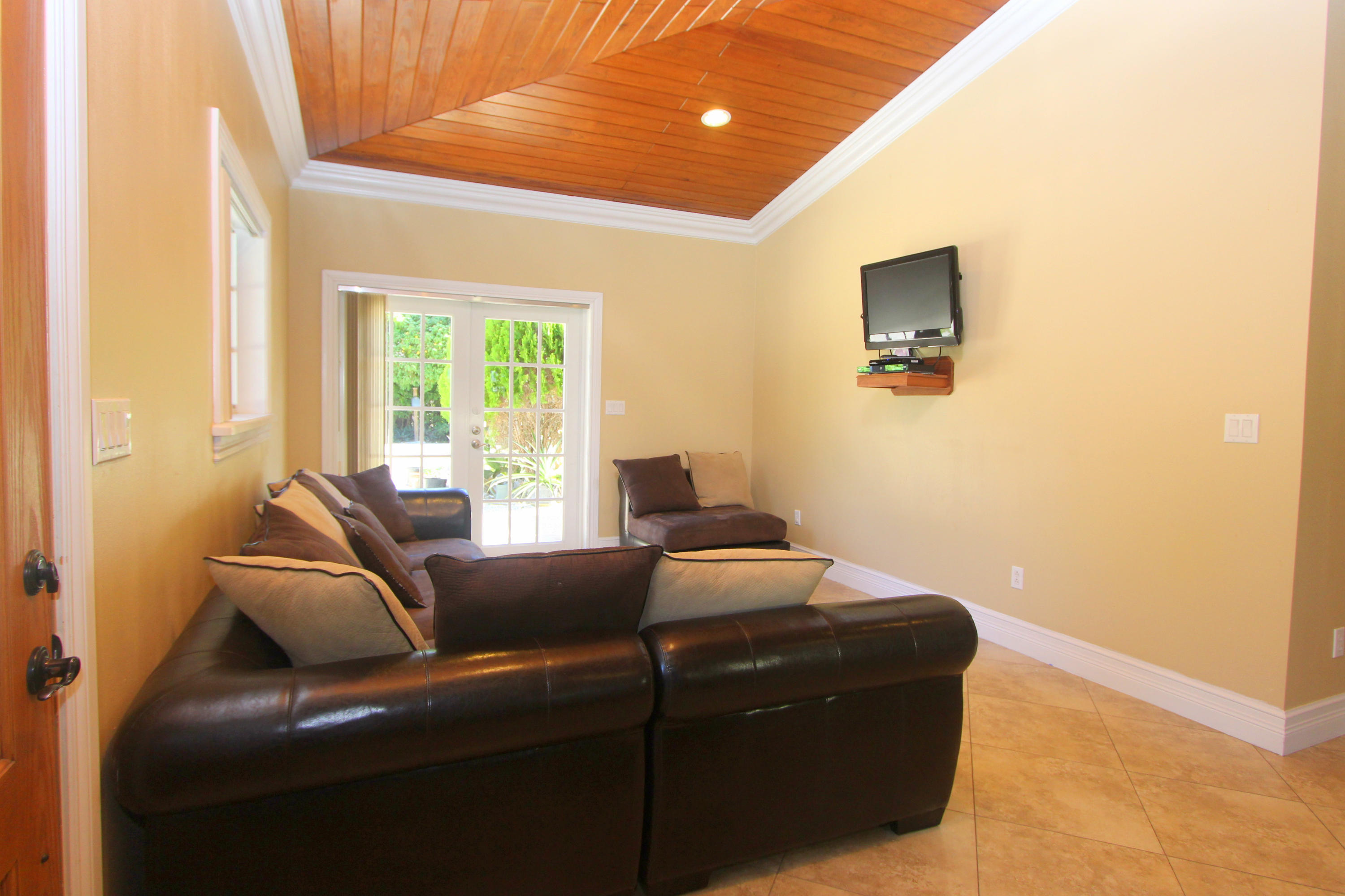 715 Barcelona Road Key Largo, FL 33037 - Photo 7 of 26 Living Area