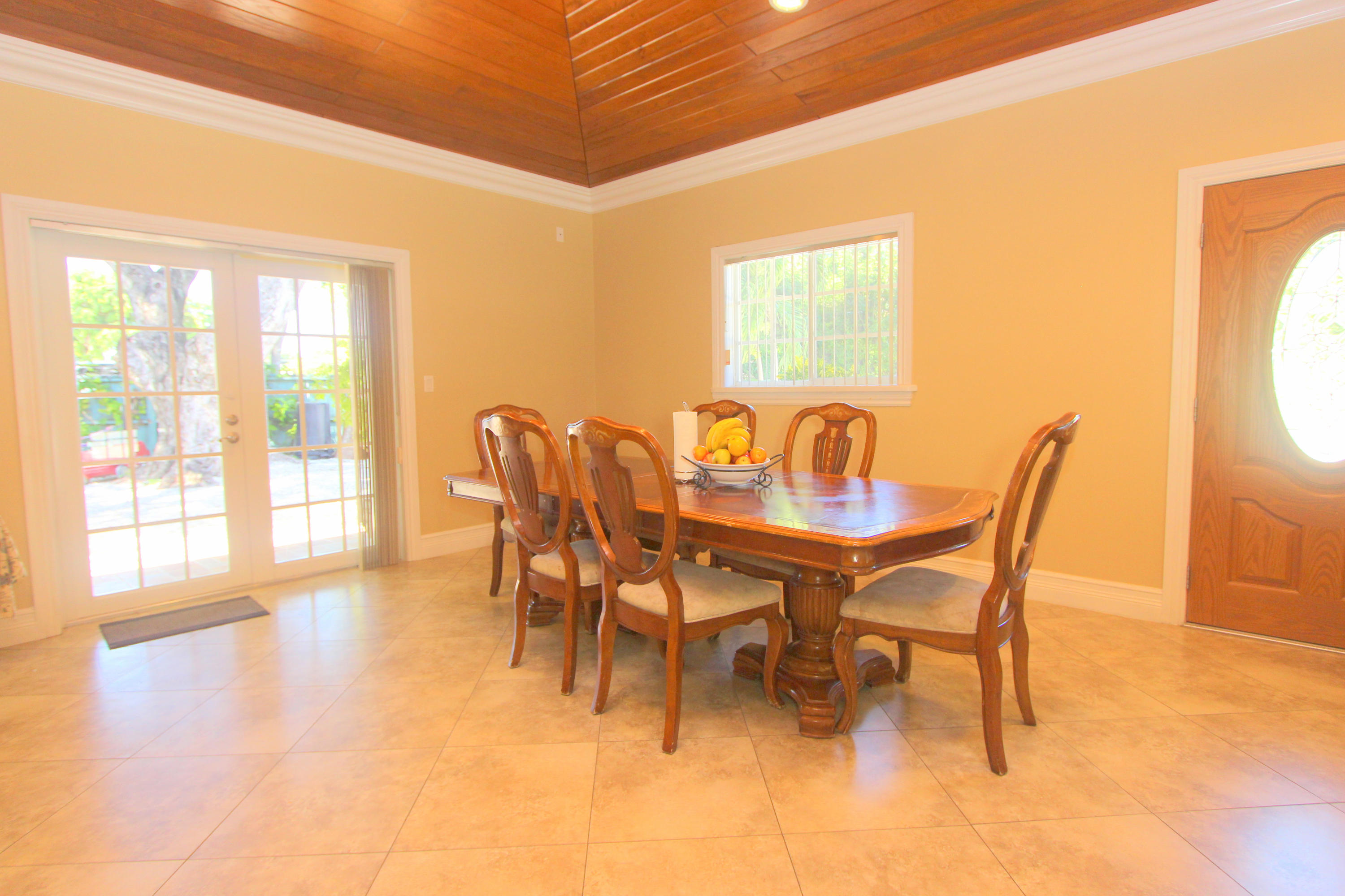 715 Barcelona Road Key Largo, FL 33037 - Photo 9 of 26 Dining Area