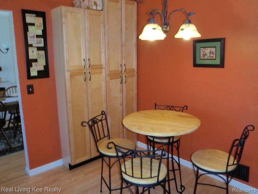 Kitchen Eating Area