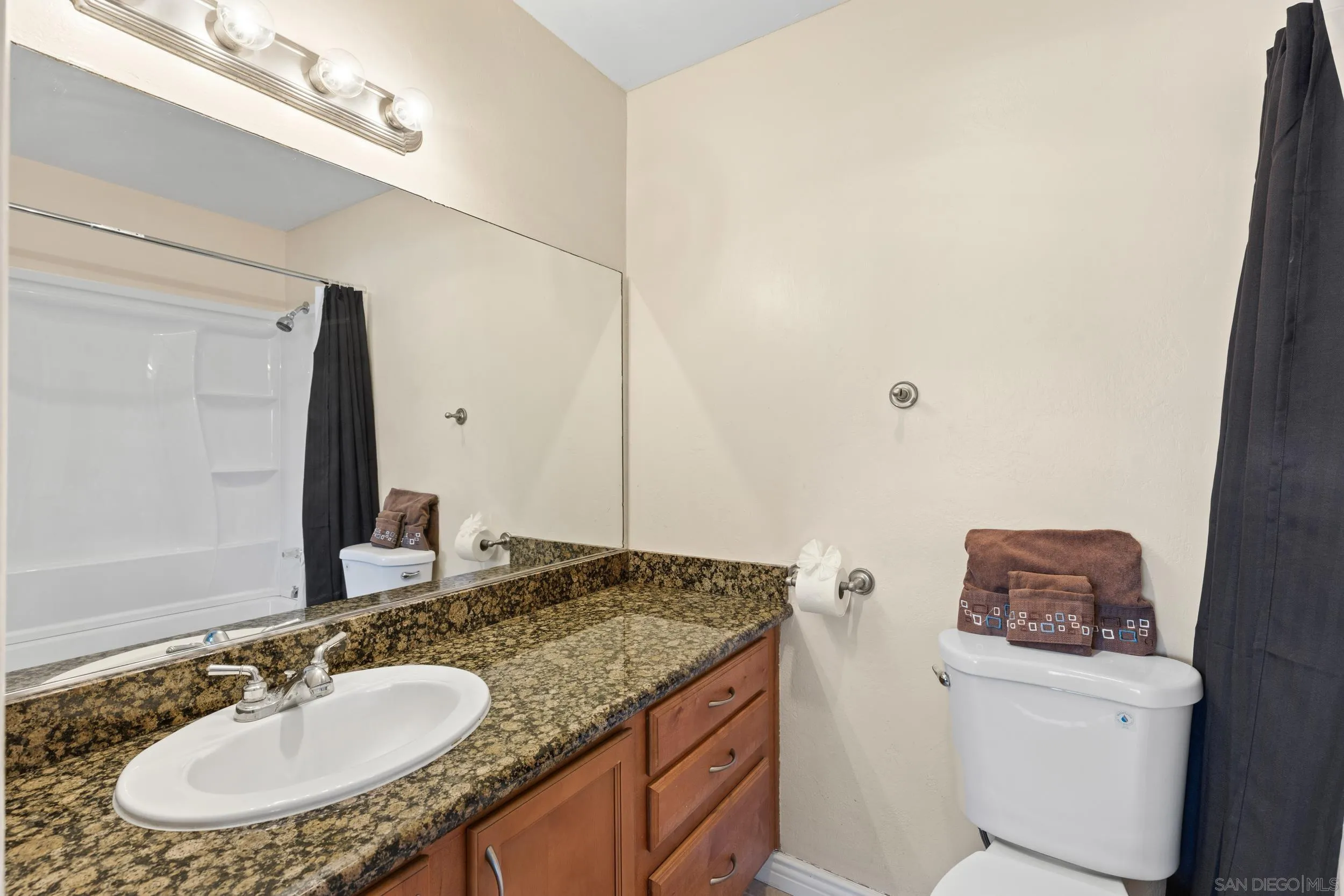 300 Roanoke Road, Unit 13 El Cajon, CA 92020 - Photo 12 of 21