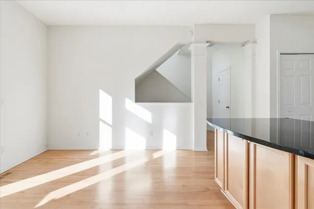 $3,995 | 325 West River Parkway, Unit 104, Minneapolis, MN 55401