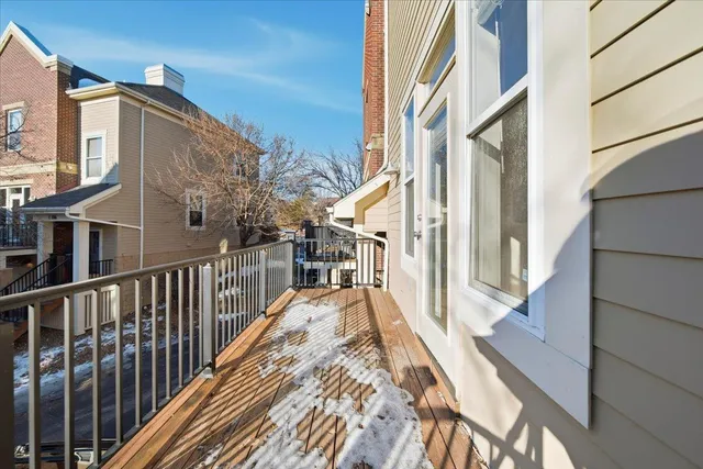 $3,995 | 325 West River Parkway, Unit 104, Minneapolis, MN 55401