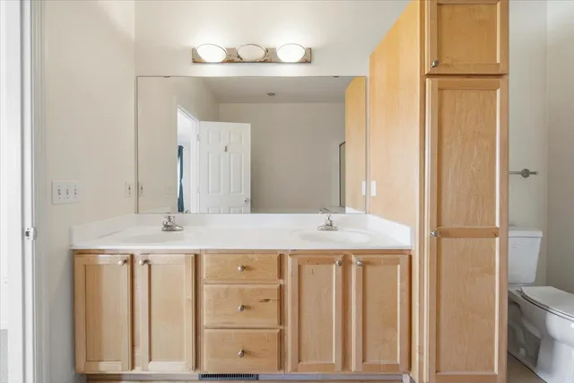 $3,995 | 325 West River Parkway, Unit 104, Minneapolis, MN 55401