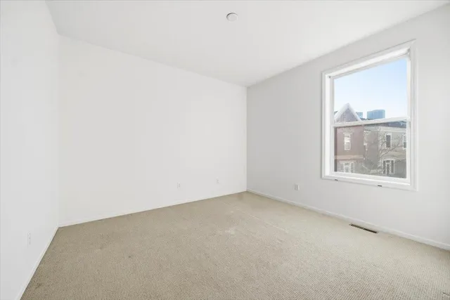 $3,995 | 325 West River Parkway, Unit 104, Minneapolis, MN 55401