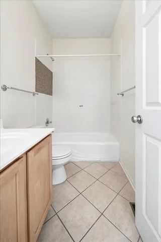 $3,995 | 325 West River Parkway, Unit 104, Minneapolis, MN 55401