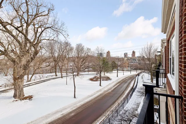 $3,995 | 325 West River Parkway, Unit 104, Minneapolis, MN 55401