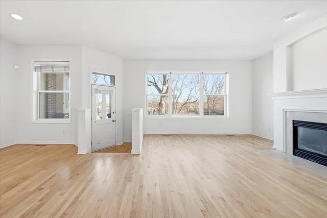 $3,995 | 325 West River Parkway, Unit 104, Minneapolis, MN 55401