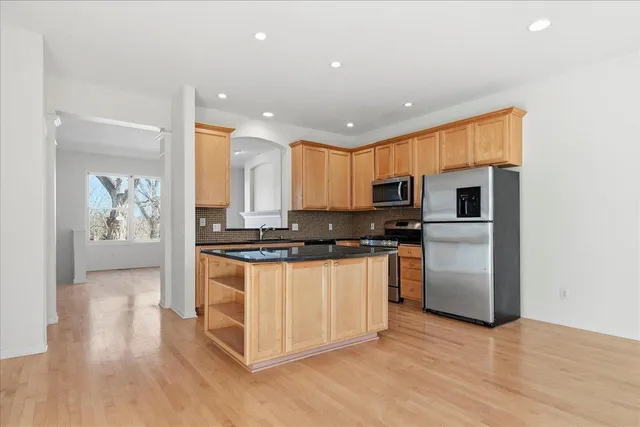 $3,995 | 325 West River Parkway, Unit 104, Minneapolis, MN 55401