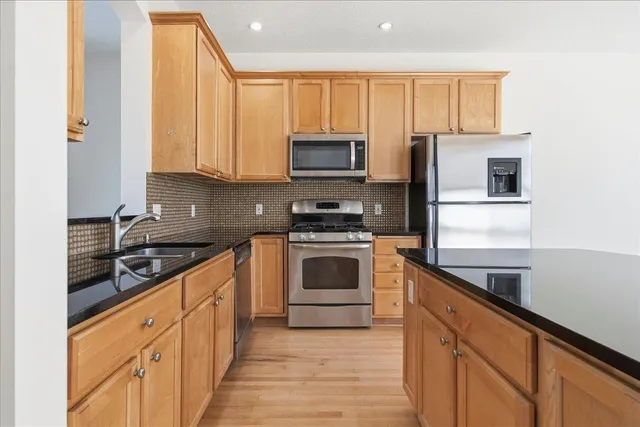 $3,995 | 325 West River Parkway, Unit 104, Minneapolis, MN 55401