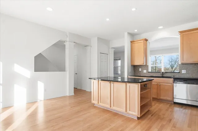 $3,995 | 325 West River Parkway, Unit 104, Minneapolis, MN 55401