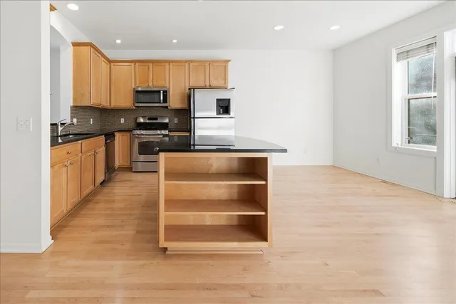 $3,995 | 325 West River Parkway, Unit 104, Minneapolis, MN 55401