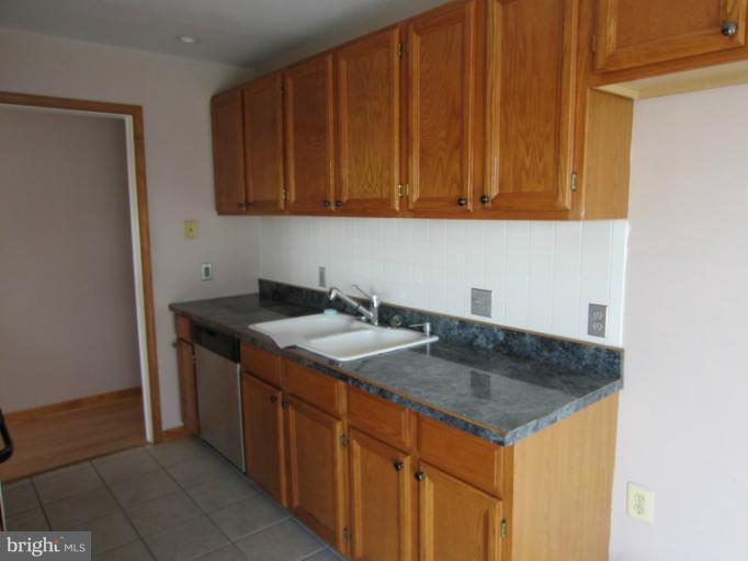 7065 Leeds Manor Road Marshall, VA 20115 - Photo 1 of 14 Kitchen