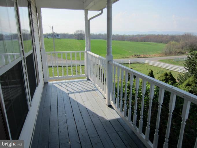 7065 Leeds Manor Road Marshall, VA 20115 - Photo 2 of 14 Front Porch