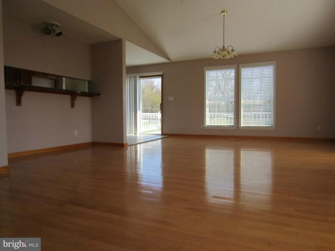 7065 Leeds Manor Road Marshall, VA 20115 - Photo 4 of 14 Dining Area