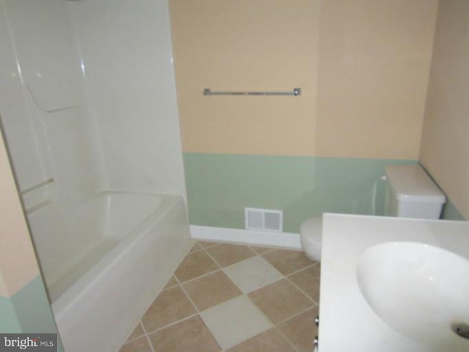 7065 Leeds Manor Road Marshall, VA 20115 - Photo 5 of 14 Bath (Master)