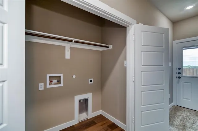 a view of walk in closet