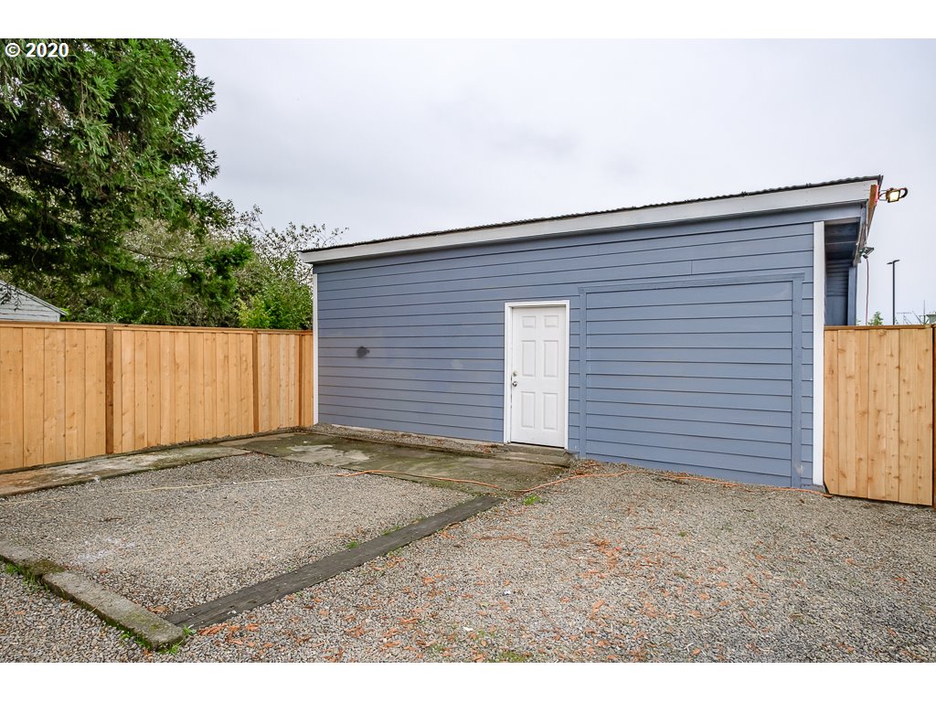 1410 5th Street Springfield, OR 97477 - Photo 27 of 32