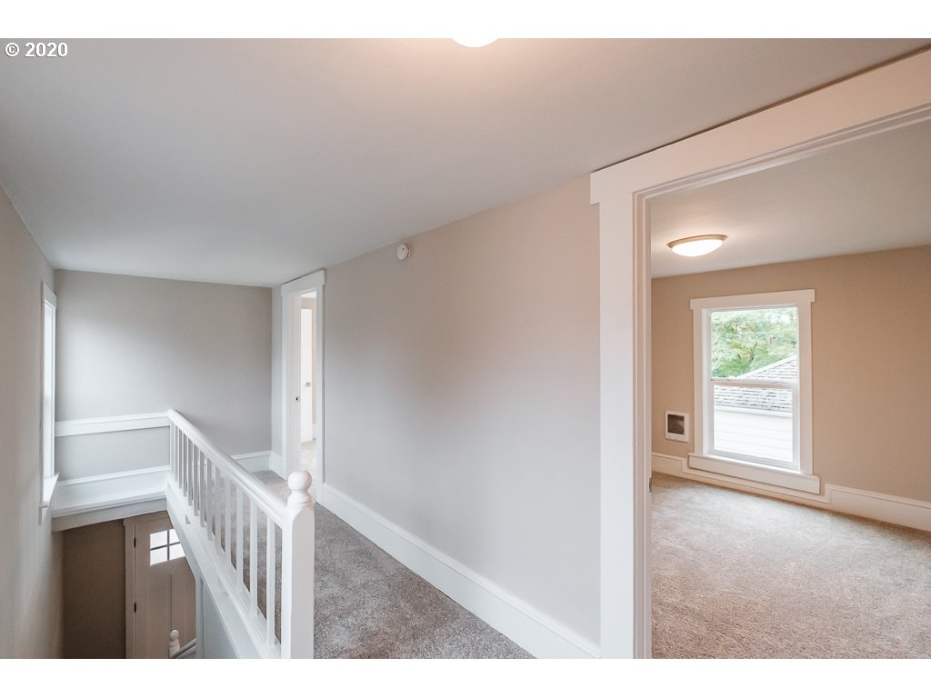 1410 5th Street Springfield, OR 97477 - Photo 5 of 32