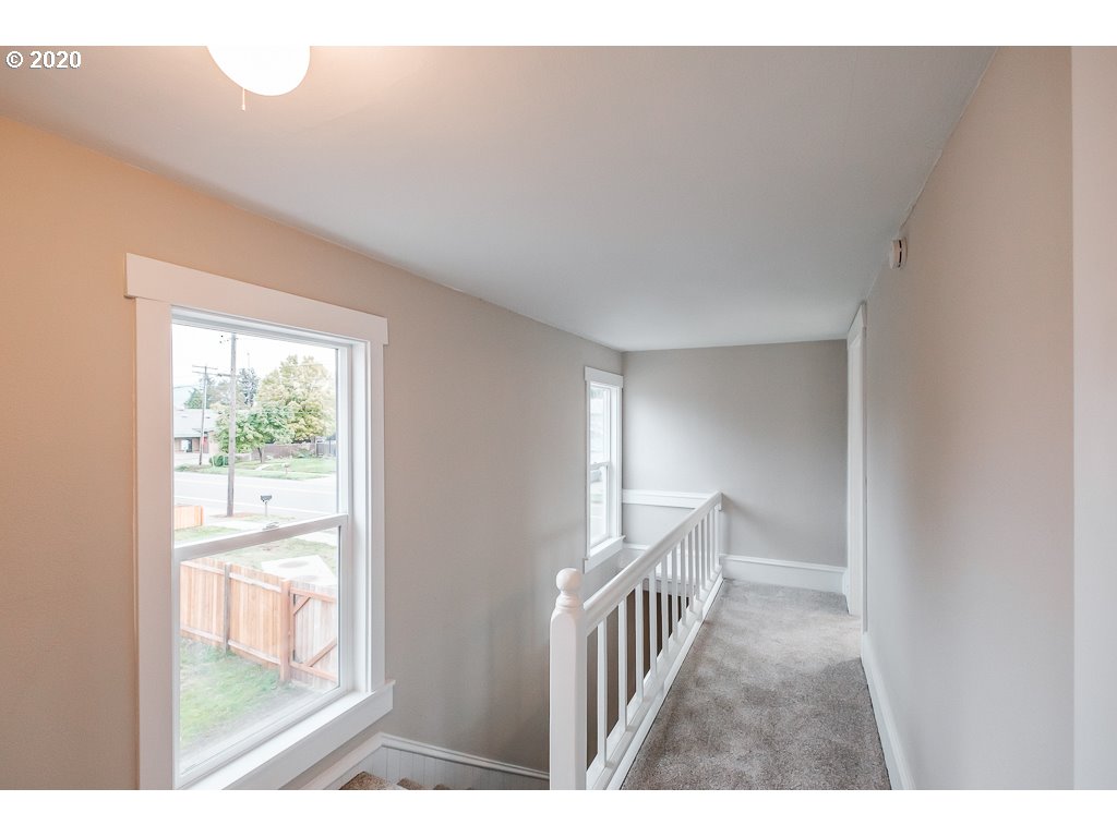 1410 5th Street Springfield, OR 97477 - Photo 7 of 32