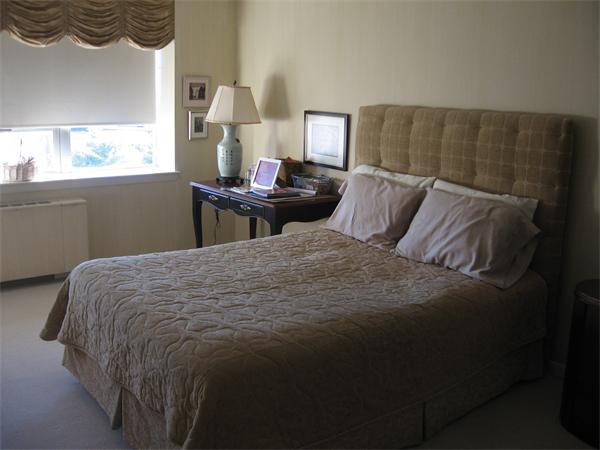 280 Boylston Street, Unit 709 Newton, MA 02467 - Photo 8 of 11 a bed sitting in a bedroom next to a window