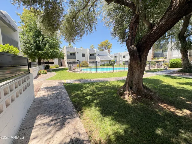 $999 | 302 East Monte Vista Road, Unit D1, Phoenix, AZ 85004