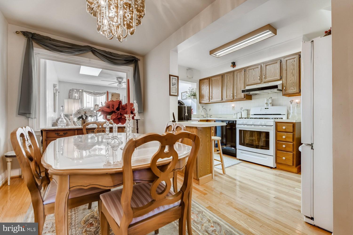 2238 Firethorn Road Baltimore, MD 21220 - Photo 4 of 32 Separate dining room...