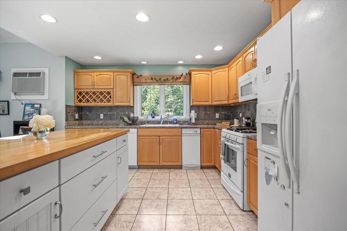 495 South Street Biddeford, ME 04005 - Photo 11 of 54 Kitchen