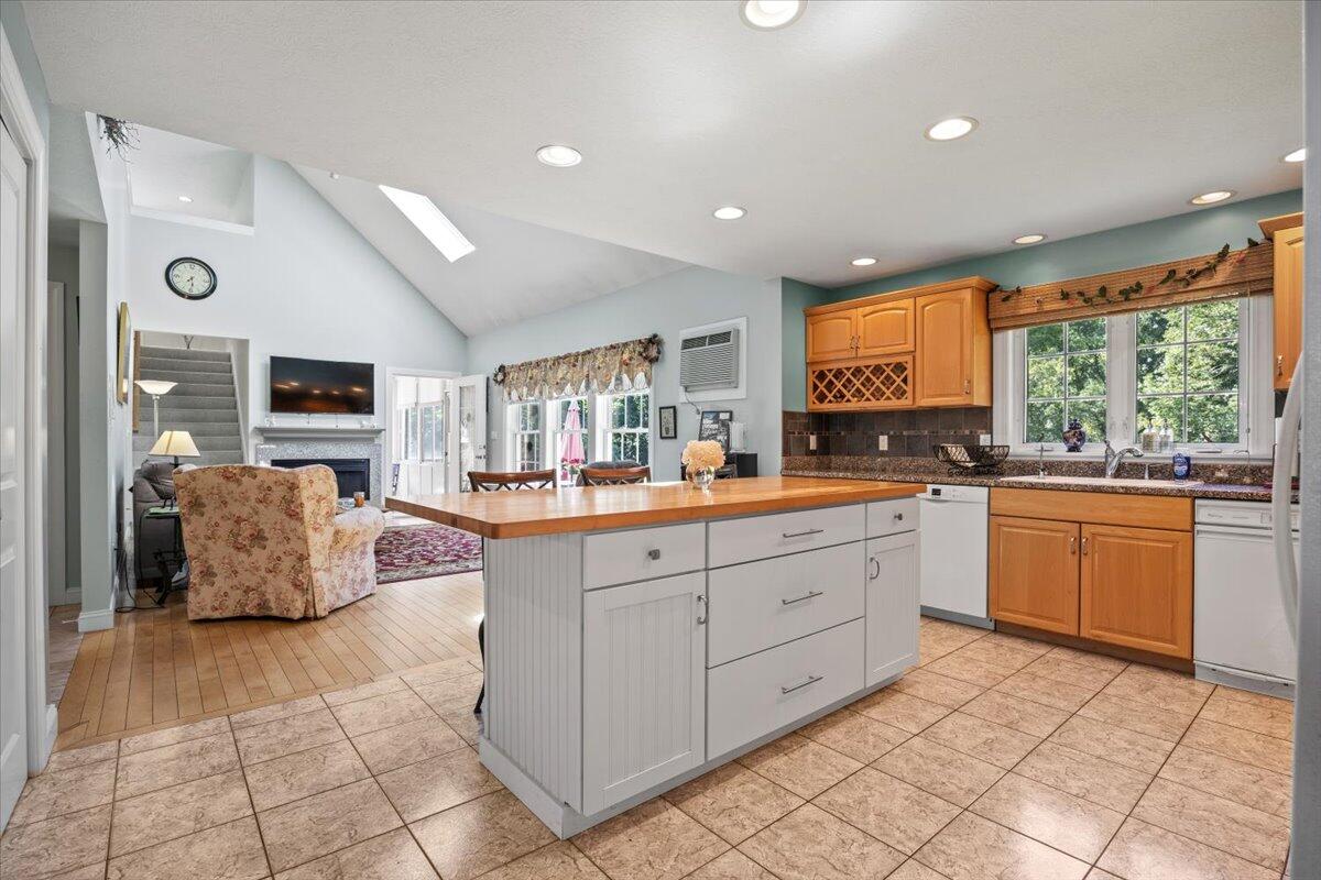 495 South Street Biddeford, ME 04005 - Photo 12 of 54 Kitchen